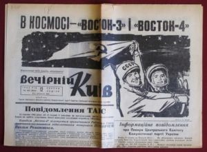 Russische Zeitung mit Raumfahrt-Schlagzeile